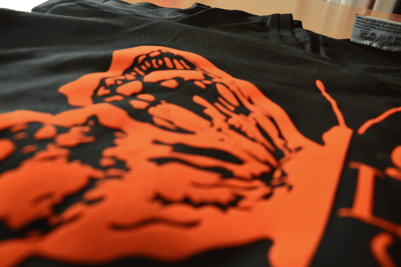 Edler Flockdruck mit samtiger Oberfläche