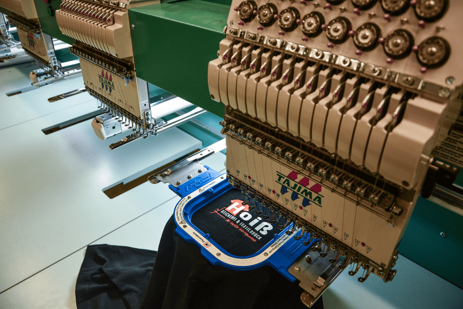 Professionelle Stickerei auf Arbeitskleidung in Rosenheim und dem Inntal